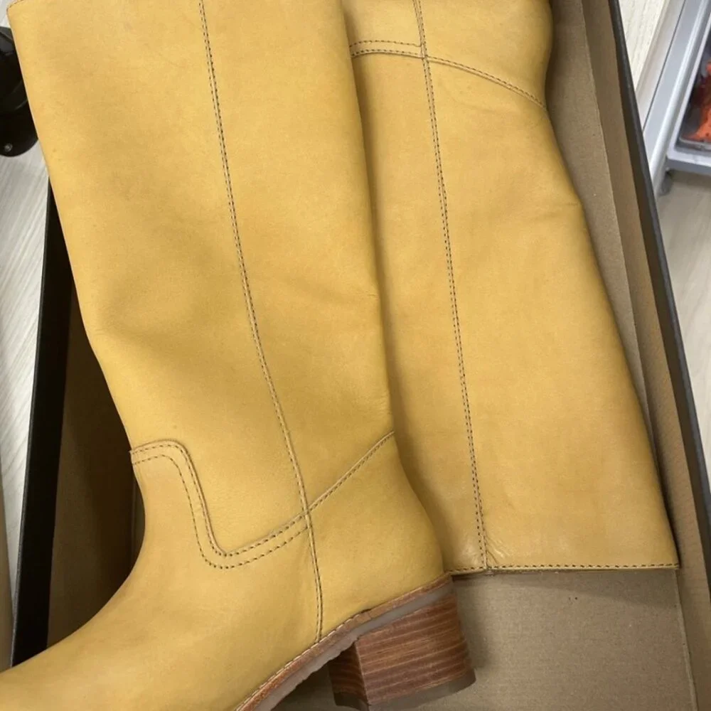 Frye Campus Boot “Camryn”  in color Banana size 9.5 NWT new in box - Picture 6 of 11